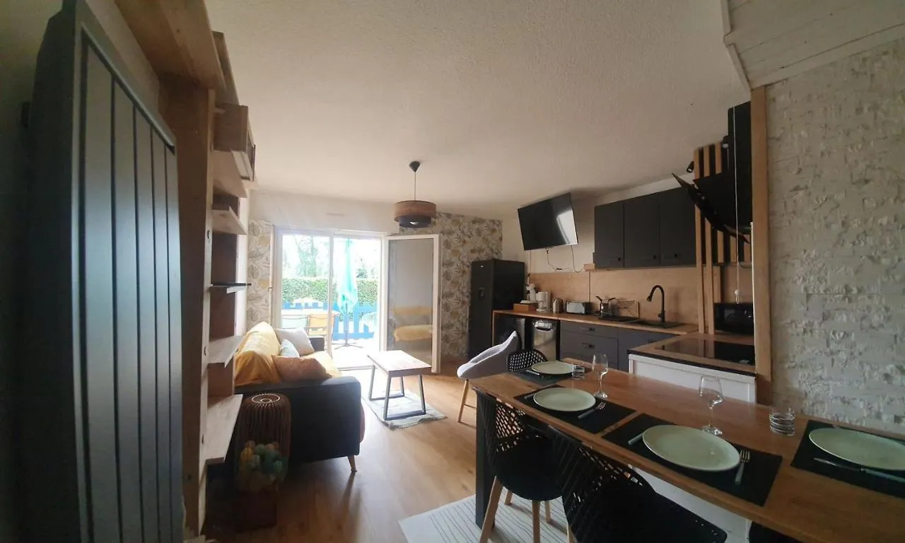 Appartement Rez De Jardin Proche Du Centre Ville De 사르주 아파트