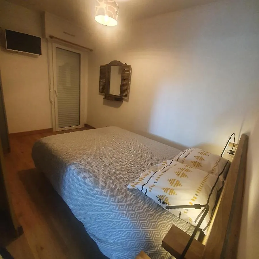 Appartement Rez De Jardin Proche Du Centre Ville De 사르주