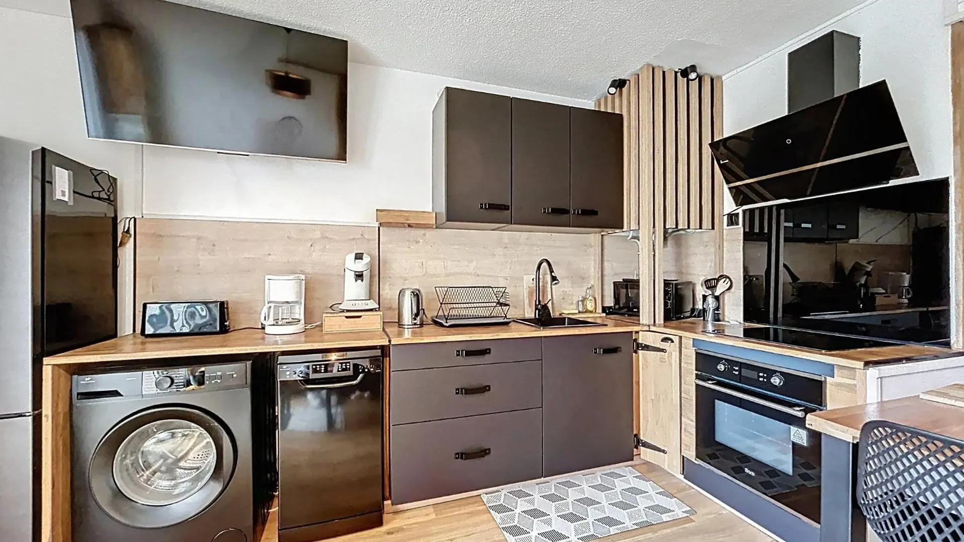 Appartement Rez De Jardin Proche Du Centre Ville De 사르주 0*,  프랑스